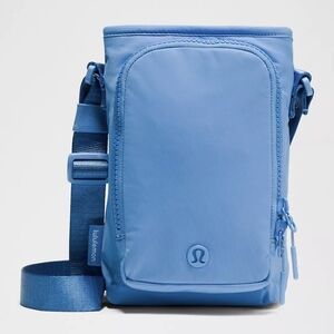 *NWT* LULULEMON Water Bottle Crossbody 2L, Color - Pool Party